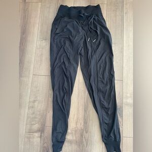 Lululemon mid rise studio jogger black size 2